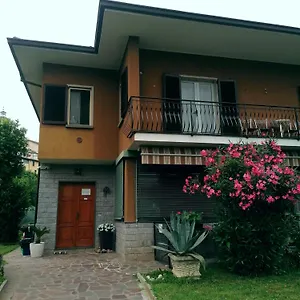 Mari, Casa vacanze Paratico
